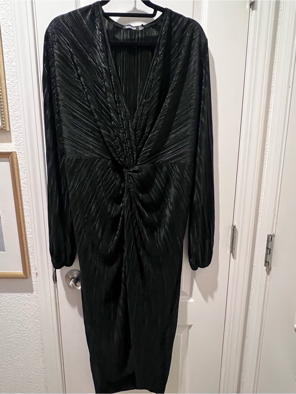 Boohoo Black Solid V-Neck Pleated Long Sleeve Midi Pullover Dress 16